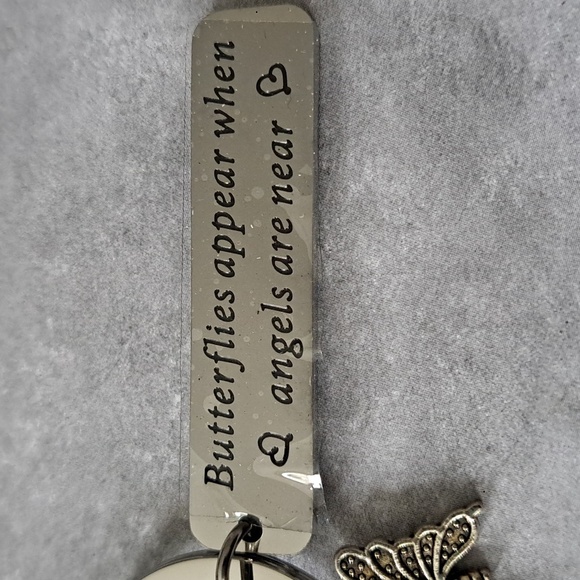 "Butterflies Appear When Angels Are Near" Silvertone Keychain w/ Butterfly Charm - Picture 4 of 5